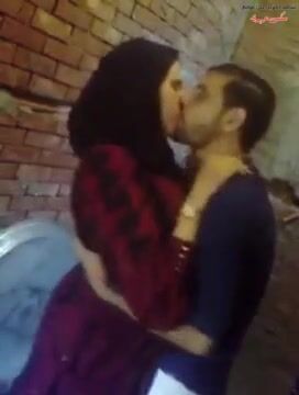 سكس مغربي رومانسي شاب مغربي واخد حبيبته البيت ومستمتعين على الاخر