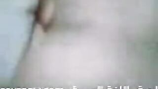 فيلم سكس لشرموطة يمنية تتناك من كسها الضيق - سكس قديم