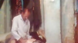 فيلم نيك فلاحة مصرية بتصرخ بصوت عالي - سكس قديم