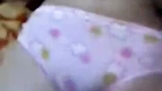 طالبة تصرخ من الوجع بصوت عالي وهي تتناك من طيزها بعنف