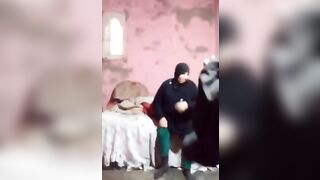 فلاحة مصرية تتفشخ من النيك الخلفي وتمص الزب