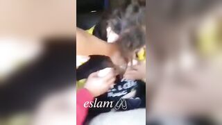 ديوث مصري واخد اخته لصحابه ينزلو فيها تقفيش في التوكتوك