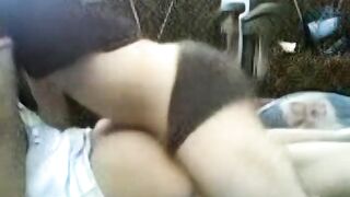 عراقي هايج يركب فوق طيز قحبة عراقية بالبيت