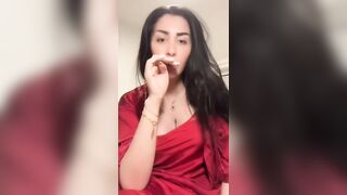 فيديو العراقية ميرا النوري تتكلم مع المتابعين