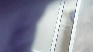 شاب عربي بيصور اخته وهي في الحمام بدون علمها