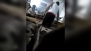 شرموطة هايجة بتهرب من المدرسة وتخلي حبيبها يفشخها نيك