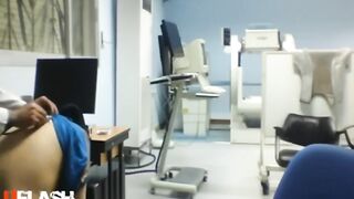 سكس مصري مسرب لدكتور هايج بينيك مريضة مربربة