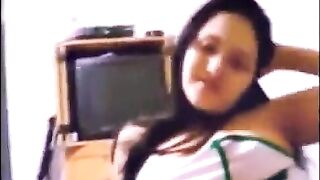 سورية جميلة بتمص زب اخوها ويفشخ طيزها نيك ويجيبهم على وشها