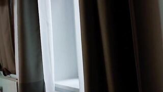 بنت مراهقة تتناك من اخوها على السرير للمرة الاولى