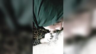 فيديو مسرب لمصرية محجبة بتمص زب حبيبها زي المحرومة