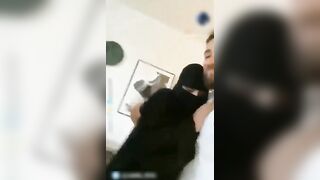 السعودي انطونيو سليمان يفشخ طيز ممحونة سعودية