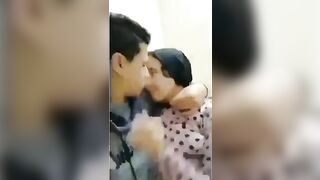 شاب مصري هايج بيزنق بنت عمه ويفشخ طيزها من النيك