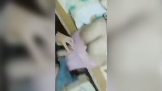 شاب مصري هايج بيزنق بنت عمه ويفشخ طيزها من النيك