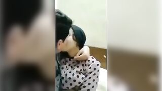 شاب مصري هايج بيزنق بنت عمه ويفشخ طيزها من النيك