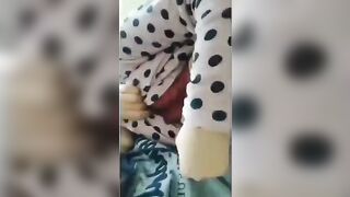 شاب مصري هايج بيزنق بنت عمه ويفشخ طيزها من النيك