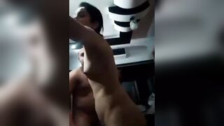 مزة مصرية مع عشيقها احلى بوس وتقفيش للبزاز على الواقف