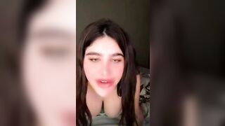 انجي خوري تجلخ كسها الهايج على اللايف