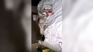 انجي خوري تجلخ كسها الهايج على اللايف