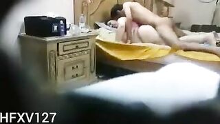 شرموطة مصرية تتناك من عشيقها في شقتها على سريرها فيلم سكس حصري