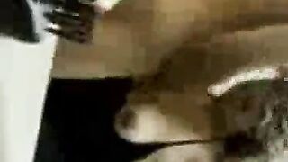 سكس اسامه البحيري شرموطة تمصله زبه وينيكها في شقتها