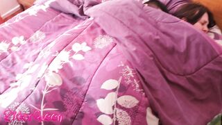 زوجة الاب المربربة تتناك على سرير زوجها من ابنه