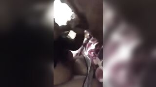 شرموطة سعودية تتفشخ نيك من السواق الهندي