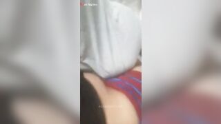 شاب خليجي هايج بيهيج على اخته ويحط زبه بين فخادها