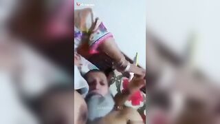 عربية مزة جسمها نار بتتفشخ نيك من ابو زوجها ويصورها