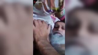 عربية مزة جسمها نار بتتفشخ نيك من ابو زوجها ويصورها
