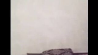 شاب هايج مع مصرية مجبة نازل فيها نيك وتقفيش في بيته