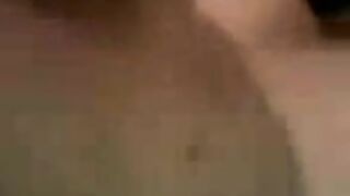 فيلم سكس منال الشرموطة مع صاحب جوزها وهو بينيكها على السرير - سكس مصري قديم