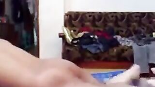 قحبة مصرية بتروح بيت صاحب جوزها وبتفتحله رجليها على الاخر عشان ياخد راحته