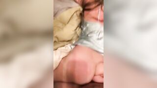 فيلم سكس مصري لشاب واخد حبيبته على السرير وهاري كسها نيك