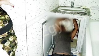 فيلم سكس لشرموطة مصرية بتتناك من السباك - سكس مصري جديد