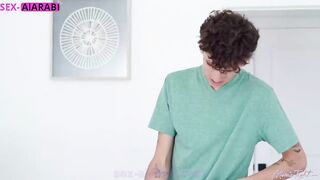 نيك شقراء من المدرب الهايج بعد ممارسة التمارين الشاقة على السرير الابيض - سكس مترجم
