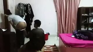 نيك لبوة مصرية من البواب تتناك على الواقف وصوتها واضح ويهيج الشرموطة بتحب زبه الكبير الاسود - سكس مصري