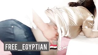 مدام سعاد الشرموطة المربربة بتتناك من بياع الكشري مقابل الفلوس - سكس مصري