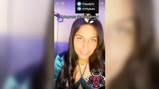 الشرموطة ام شامبو السعودية تعرض جسمها لايف