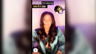 ام شامبو السعودية تعرض بزازها وطيزها الجميلة سكس سعودي
